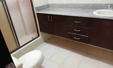 Arriendo de casa en Ciudad Celeste etapa La Brisa de 3 habs + estudio y cuarto de servicio cerca de Plaza Batan.