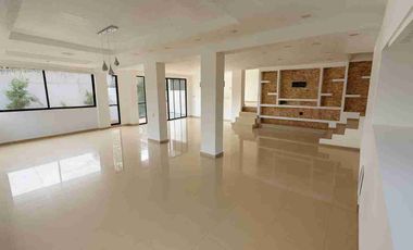 Residencia en renta/venta en Condado de Sayavedra