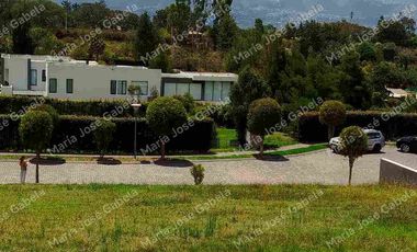 VENTA TERRENO 1010m² BIFAMILIAR  DENTRO DE URBANIZACIÓN DE PRIMERA EN PUEMBO