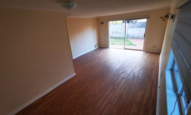 SE ARRIENDA CASA 4 DORMITORIOS 3 BAÑOS BARRIO LAS ENCINAS