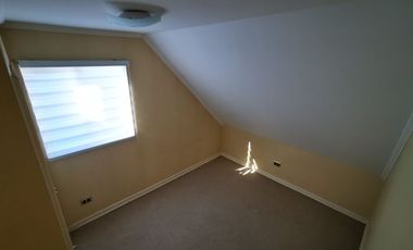 SE ARRIENDA CASA 4 DORMITORIOS 3 BAÑOS BARRIO LAS ENCINAS