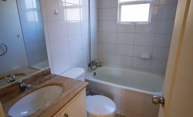 SE ARRIENDA CASA 4 DORMITORIOS 3 BAÑOS BARRIO LAS ENCINAS