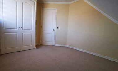 SE ARRIENDA CASA 4 DORMITORIOS 3 BAÑOS BARRIO LAS ENCINAS