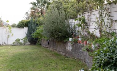 ¡Casa con gran terreno y excelente construcción en Ciudad de Los Valles – Vive con amplitud y estilo!