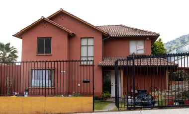 ¡Casa con gran terreno y excelente construcción en Ciudad de Los Valles – Vive con amplitud y estilo!