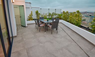 Se Vende Moderno Flat de Estreno, Amoblado, de 3 Dormitorios y Vista Externa en Chorrillos, Limite con Barranco