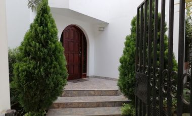 Casa En La Mejor Zona De Higuereta - Surco, Con Espectacular Área Social