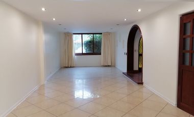 Casa En La Mejor Zona De Higuereta - Surco, Con Espectacular Área Social