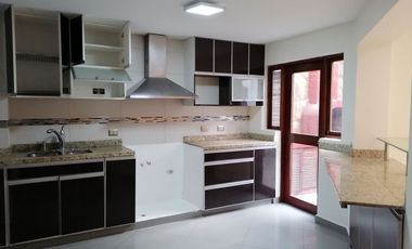 Casa En La Mejor Zona De Higuereta - Surco, Con Espectacular Área Social