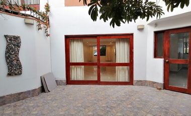 Casa En La Mejor Zona De Higuereta - Surco, Con Espectacular Área Social