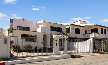 Casa super espaciosa con excelente ubicación en San Jose del Cabo