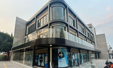 🏢 ¡Locales en renta en exclusiva plaza comercial en Lomas de Tecamachalco!