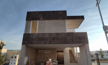 PREVENTA CASA EN ESQUINA COTO VILANOVA RESIDENCIAL