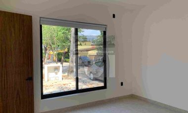 PRECIOSA CASA SOLA DE UN NIVEL PARA ESTRENAR FRACCIONAMIENTO CON VIGILANCIA Y ACCESO CONTROLADO