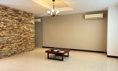 Casa en Alquiler en la Urbanización Portofino, 3 Habitaciones, 4 Baños, Piscina, BBQ, Seguridad, Bodega, Vía a la Costa.