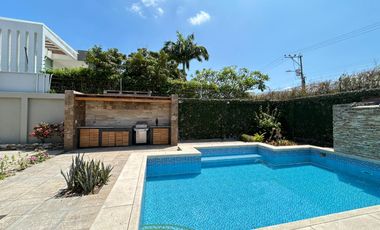 Casa en Alquiler en la Urbanización Portofino, 3 Habitaciones, 4 Baños, Piscina, BBQ, Seguridad, Bodega, Vía a la Costa.