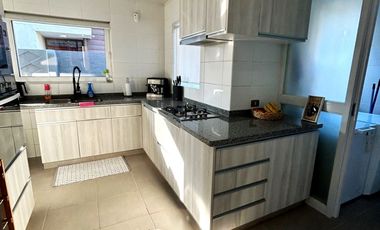 Casa en venta en condominio sector poniente de Temuco – 3 dormitorios, 4 baños