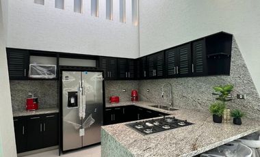 CASA EN VENTA EN LOMAS DE COCOYOC