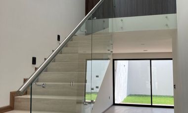 HERMOSA CASA EN PRIVADA SAN ANGEL V