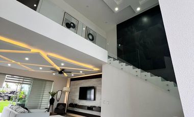 CASA CON VISTA A LOS VOLCANES  EN LOMAS DE COCOYOC