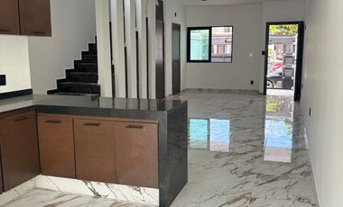 A 5 cuadras de la playa  Cerca de las principales plazas como Américas, Andamar, El Dorado.  📍Colonia El Morro