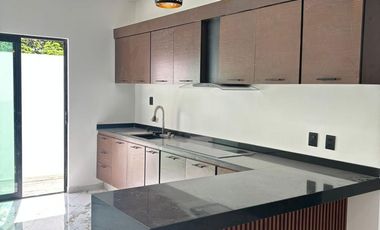 A 5 cuadras de la playa  Cerca de las principales plazas como Américas, Andamar, El Dorado.  📍Colonia El Morro