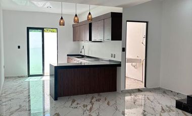 A 5 cuadras de la playa  Cerca de las principales plazas como Américas, Andamar, El Dorado.  📍Colonia El Morro