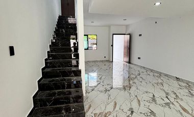 A 5 cuadras de la playa  Cerca de las principales plazas como Américas, Andamar, El Dorado.  📍Colonia El Morro