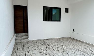 A 5 cuadras de la playa  Cerca de las principales plazas como Américas, Andamar, El Dorado.  📍Colonia El Morro