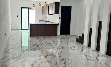 A 5 cuadras de la playa  Cerca de las principales plazas como Américas, Andamar, El Dorado.  📍Colonia El Morro