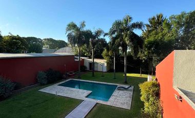 VENTA HERMOSA CASA DE CATEGORÍA, DISEÑO Y CALIDAD SUPERIOR EN SANTO TOMÉ