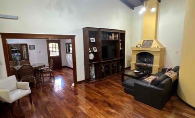 VENTA HERMOSA CASA DE CATEGORÍA, DISEÑO Y CALIDAD SUPERIOR EN SANTO TOMÉ