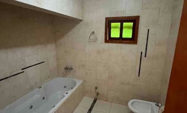 VENTA HERMOSA CASA DE CATEGORÍA, DISEÑO Y CALIDAD SUPERIOR EN SANTO TOMÉ