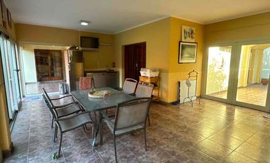 VENTA HERMOSA CASA DE CATEGORÍA, DISEÑO Y CALIDAD SUPERIOR EN SANTO TOMÉ