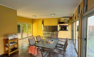 VENTA HERMOSA CASA DE CATEGORÍA, DISEÑO Y CALIDAD SUPERIOR EN SANTO TOMÉ