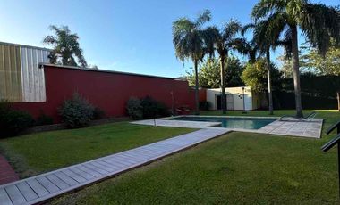 VENTA HERMOSA CASA DE CATEGORÍA, DISEÑO Y CALIDAD SUPERIOR EN SANTO TOMÉ