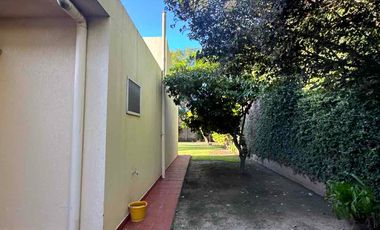 VENTA HERMOSA CASA DE CATEGORÍA, DISEÑO Y CALIDAD SUPERIOR EN SANTO TOMÉ