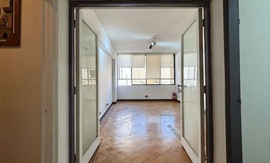 Se Vende Amplio Departamento Clásico, Santiago. Piso Parqué