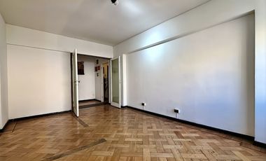 Se Vende Amplio Departamento Clásico, Santiago. Piso Parqué