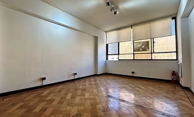 Se Vende Amplio Departamento Clásico, Santiago. Piso Parqué