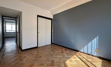 Se Vende Amplio Departamento Clásico, Santiago. Piso Parqué
