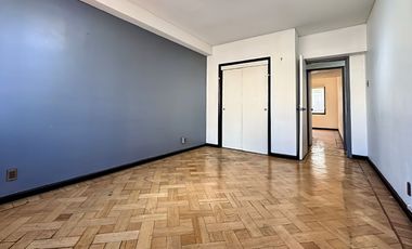 Se Vende Amplio Departamento Clásico, Santiago. Piso Parqué