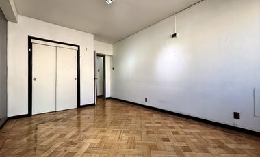 Se Vende Amplio Departamento Clásico, Santiago. Piso Parqué
