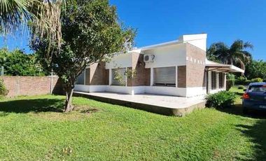 Oportunidad en Altos del Sauce — casa quinta con pileta, quincho y 3 dormitorios - Sauce Viejo