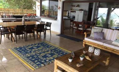 Casa de venta frente al mar en La Entrada