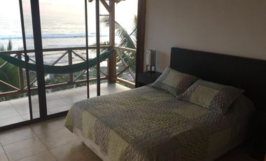 Casa de venta frente al mar en La Entrada