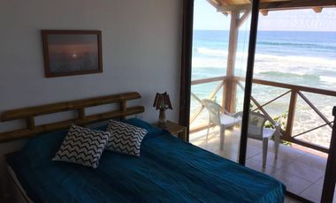 Casa de venta frente al mar en La Entrada