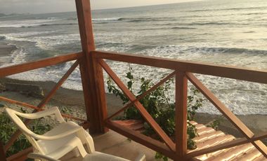 Casa de venta frente al mar en La Entrada