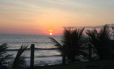 Casa de venta frente al mar en La Entrada