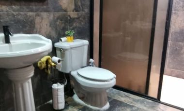 VENTA DE CASA EN PENJAMO.  3 HABITACIONES ( 2 EN PB). ESPACIOS AMPLIOS ZONA CORRAL DE PIEDRA.